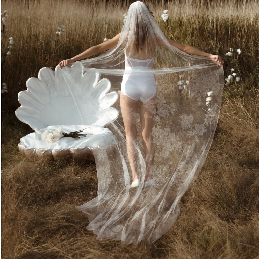 FLORA wedding Veil by Jane Rhyan
